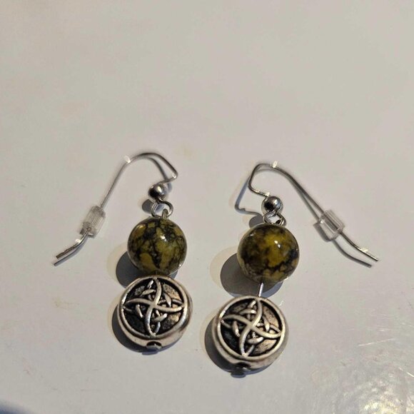 Earrings Celtic motif with green & black stone - Picture 1 of 4